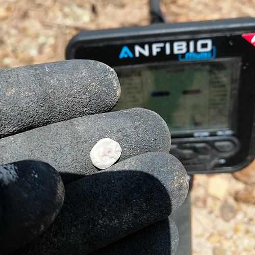 Aveces te sorprendes con los hallazgos que puedes sacar con el detector de metales Anfibio Multi de la marca Nokta. Esta moneda de plata antigua es un gran hallazgo para la segunda salida de prospección.